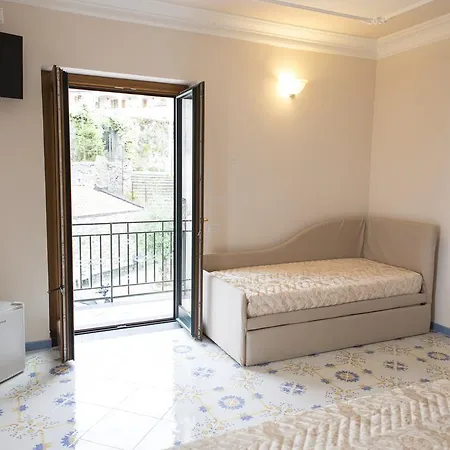 فندق مبيت وإفطار Rianna & Breakfast 3*