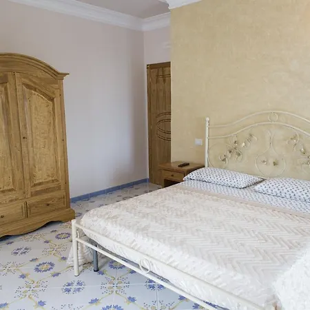 Rianna & Breakfast فندق مبيت وإفطار 3*