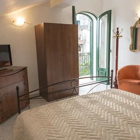 Rianna & Breakfast فندق مبيت وإفطار سكالا