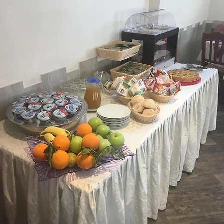 Rianna & Breakfast فندق مبيت وإفطار سكالا